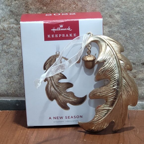 Hallmark Christmas Ornament A New Season Metal Leaf 2022 - Picture 1 of 11